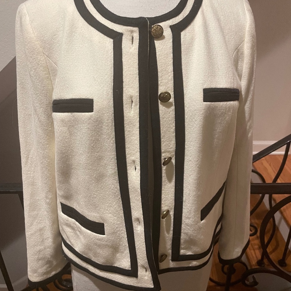 Like new NWOT J crew wool cropped tipped cream blazer size 12 cream and black